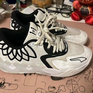 White Melos shoes kids size. Used, but not damage.